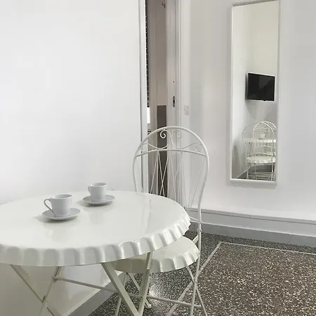 فندق مبيت وإفطار Mellos نابولي