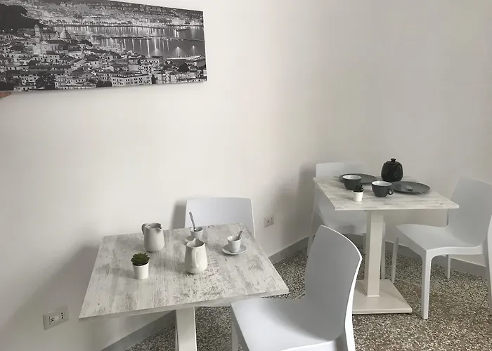 לינה וארוחת בוקר Mellos