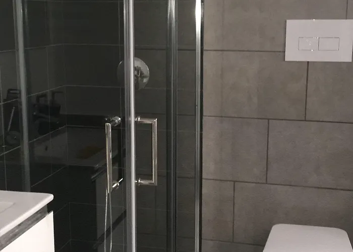 לינה וארוחת בוקר Mellos 4*