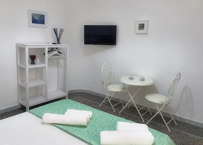 Mellos Bed & Breakfast 4*