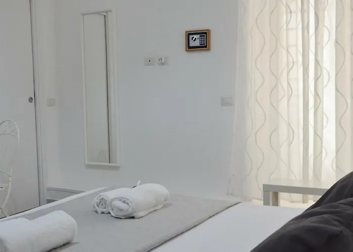 Mellos Bed & Breakfast 4*